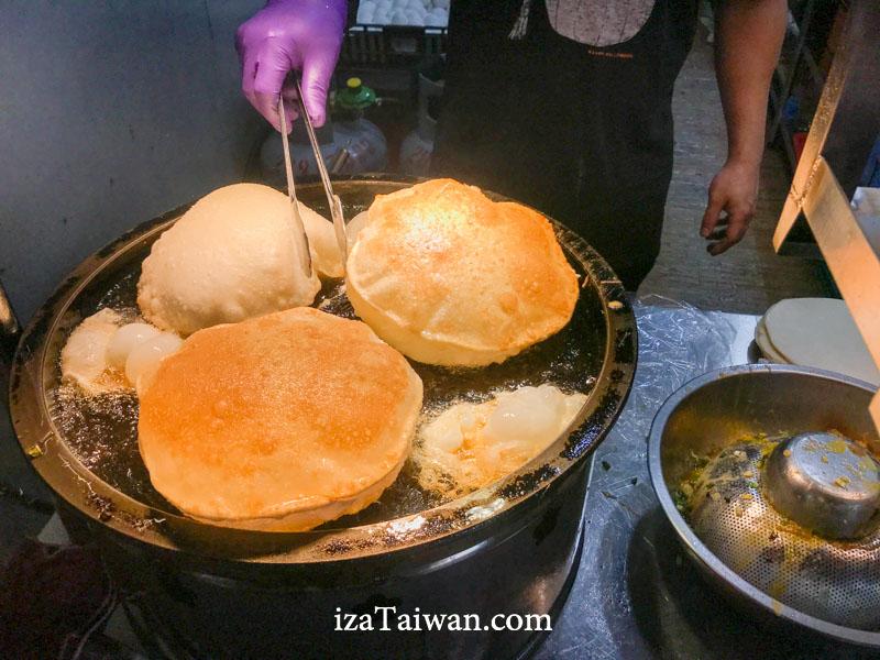 北投炸蛋蔥油餅：在地人與外國人都愛的排隊美食