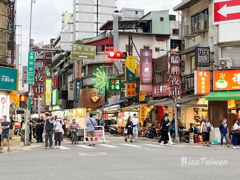 艋舺夜市：台北萬華區的美食天堂，探索龍山寺周邊的道地小吃