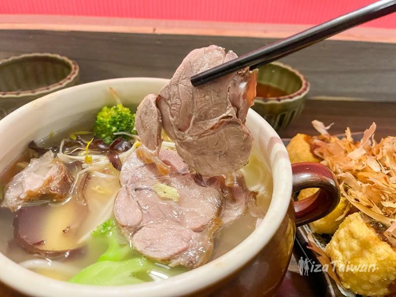 鶯歌老街甕仔麵：古早味飄香，感受在地人情