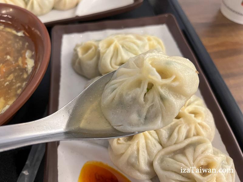 正好鮮肉小籠包：礁溪排隊美食，湯汁飽滿超鮮美