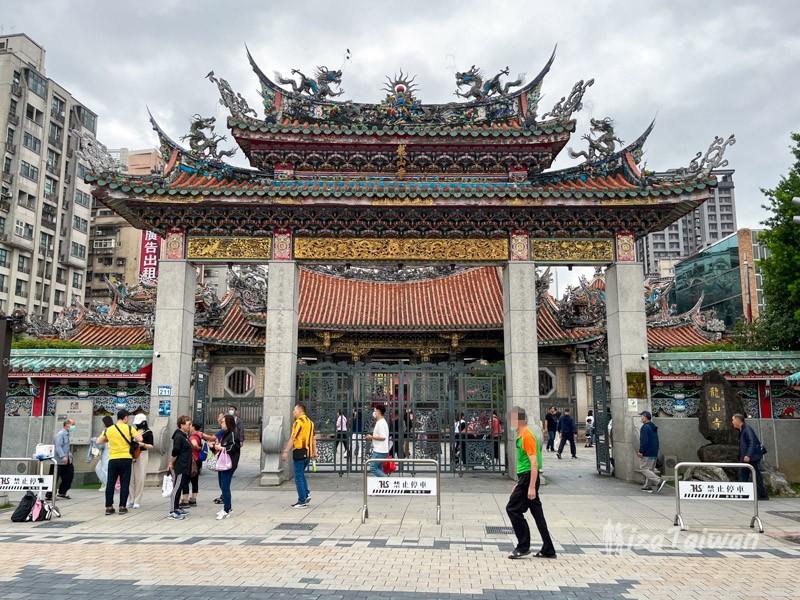 艋舺龍山寺:穿越時空的信仰之旅,探索歷史、建築與神祇