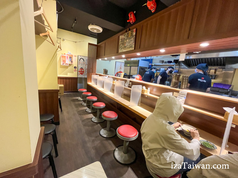 坂道拉麵店內座位