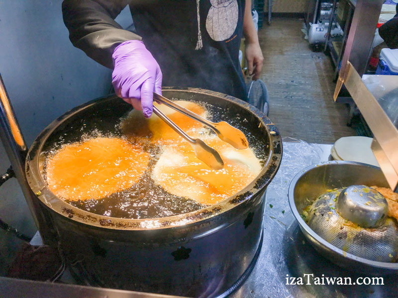 炸蛋蔥油餅製作